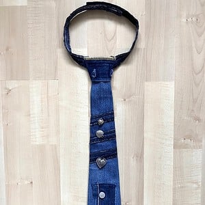 Das Stropdas Linde van upcycled denim blauw