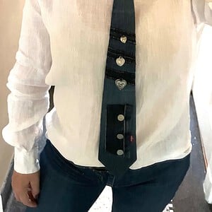 Das Stropdas Linde van upcycled denim blauw