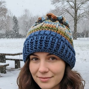 Gehaakte muts met bloem/blauw, groen, bruin