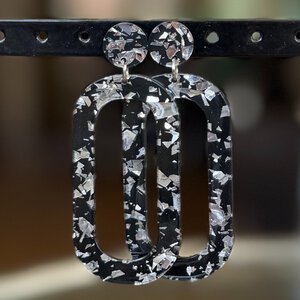 Glinsterende feestelijke oorbellen zilver