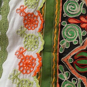 Groen toilettasje / etui van vintage kant en band