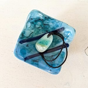 Handgemaakt glazen sieraden schaaltje, klein handgemaakt glazen schaaltje.