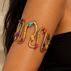 Handgemaakte Goudkleurige Statement Arm Cuff met Kleurrijke Kralen | Boho Bovenarmband – Cleopatra's World