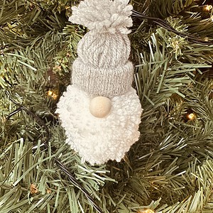 Handgemaakte kersthanger kerstman in glitter zilver – kerstdecoratie