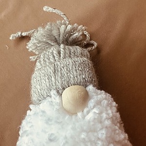 Handgemaakte kersthanger kerstman in glitter zilver – kerstdecoratie