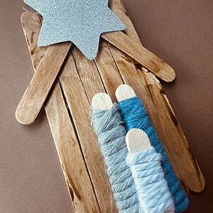 Handgemaakte kersthanger kerststal met Maria, Jezus en Jozef – kerstdecoratie