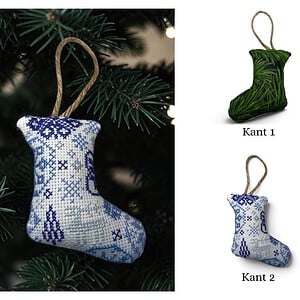 Handgemaakte kerstsok kersthanger 8 cm – Delftsblauw borduurwerk 2