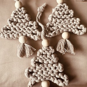 Handgemaakte macramé kerstboompjes – set van 3 kersthangers