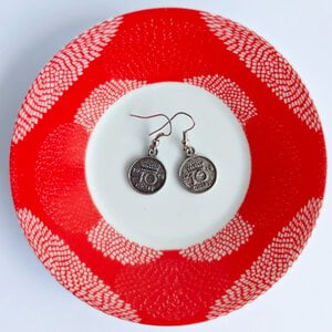 Handgemaakte oorbellen van kralen, 'Dubbel en dwars'