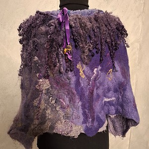 Handgemaakte Vilten Wollen Poncho met Katoenen Voering – Wearable Art