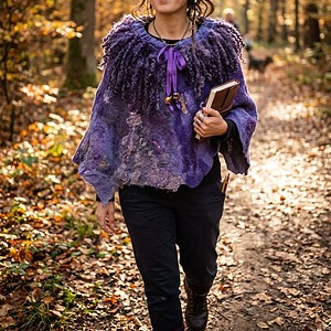 Handgemaakte Vilten Wollen Poncho met Katoenen Voering – Wearable Art