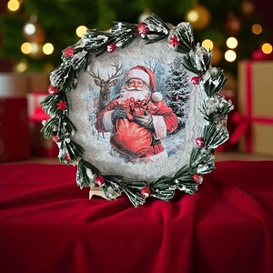 Kerstman in de Sneeuw – Handgemaakt Kerstbord Ø15 cm