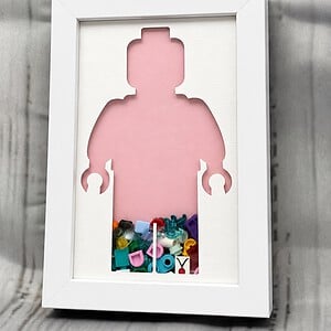 LEGO reservesteentjes – Licht roze unieke minifiguur display fotolijst (10x15 cm) voor LEGO fans!