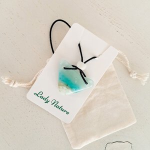 Oceaan - zee hanger ketting: handgemaakt aqua blauw glazen sieraad, medaillon, op zee geïnspireerd betekenisvol cadeau