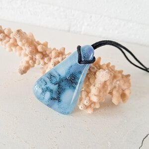 Ocean Wave-hangerketting: handgemaakte turkoois glazen watersieraad, op zee geïnspireerd cadeau