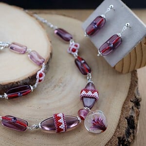 Passievol & Avant-Garde, sieradenset met handgemaakte glaskunst in paars en rood