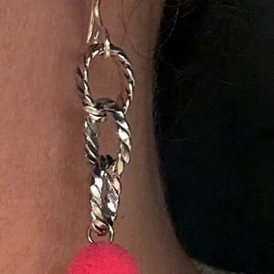 Roze Pom Pom Oorbellen