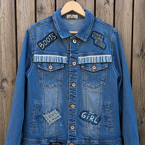 Soul Clean – One of a Kind Upcycled Denim Jasje met Cowgirl Artwork