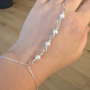 Zilveren parel handketting