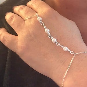 Zilveren parel handketting