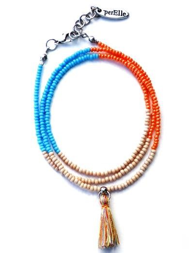 Armband met turquoise, oranje, beige rocailles. Handgemaakte polsband… - 139665 Armband met turquoise, oranje, beige rocailles. Handgemaakte polsband met kwastje, 3 rijen wikkelarmband, vriendschapsarmband, zilverkleurig