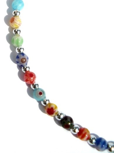 Enkelketting met millefiori kralen van 4 mm en zilverkleurige kralen … - 136829 Enkelketting met millefiori kralen van 4 mm en zilverkleurige kralen van 3 mm. Handgemaakt enkelbandje, Murano glaskralen, Per Elle sieraden