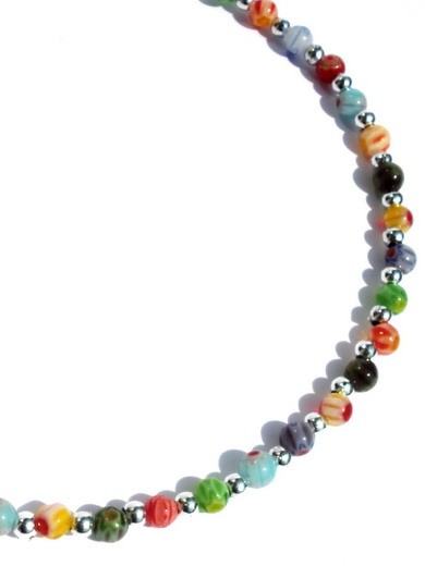 Enkelketting met millefiori kralen van 4 mm en zilverkleurige kralen … - 136830 Enkelketting met millefiori kralen van 4 mm en zilverkleurige kralen van 3 mm. Handgemaakt enkelbandje, Murano glaskralen, Per Elle sieraden