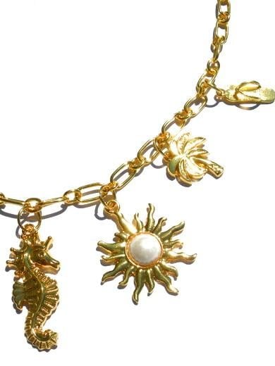 Goudkleurige halsketting met goudkleurige metalen bedels. Handgemaakt… - 139238 Goudkleurige halsketting met goudkleurige metalen bedels. Handgemaakte ketting met goudkleurige schakels, sluiting en bedel strand zee zomer