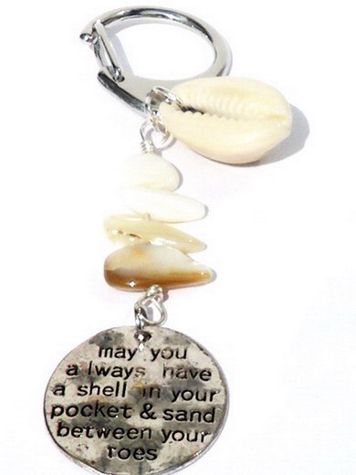 Tassenhanger, sleutelhanger met bedel, schelp, écru parelmoer, zilve… - 136827 Tassenhanger, sleutelhanger met bedel, schelp, écru parelmoer, zilverkleurige bedel. Accessoires, strand, zomer, tas, sleutel, hanger.
