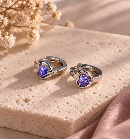 925 Sterling Zilveren Oorbellen met Paarse Hartjes | Elegante Creolen… - 151184 925 Sterling Zilveren Oorbellen met Paarse Hartjes | Elegante Creolen met Fonkelende Stenen