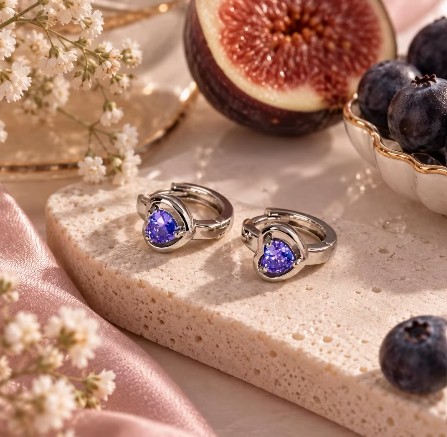 925 Sterling Zilveren Oorbellen met Paarse Hartjes | Elegante Creolen… - 151185 925 Sterling Zilveren Oorbellen met Paarse Hartjes | Elegante Creolen met Fonkelende Stenen
