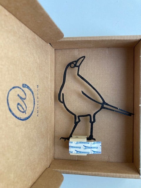 Merel, wanddecoratie – houten vogel met betekenis | Liefdevol en grappig muurobject .