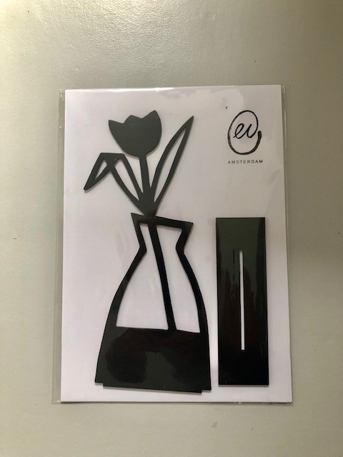 Tulpje in vaas – grafisch houten bloemenobject | Decoratief en eigenwijs tulpje, souvenir holland,