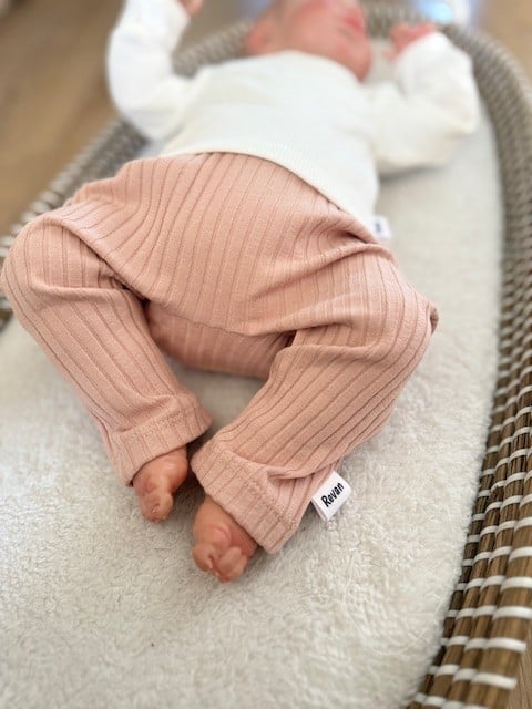 Broekje zacht roze
