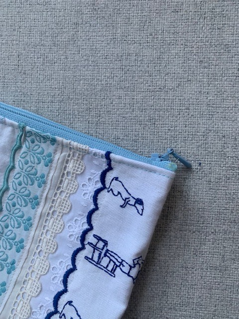 Blauw toilettasje / etui van vintage kant en band - 153387 Blauw toilettasje / etui van vintage kant en band