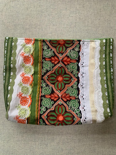 Groen toilettasje / etui van vintage kant en band - 153572 Groen toilettasje / etui van vintage kant en band