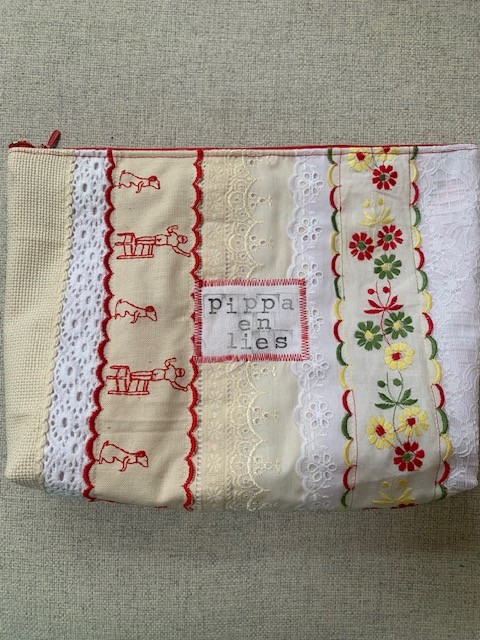 Rood toilettasje / etui van vintage band en kant - 153569 Rood toilettasje / etui van vintage band en kant