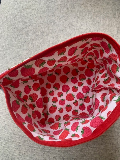 Rood toilettasje / etui van vintage band en kant - 153571 Rood toilettasje / etui van vintage band en kant