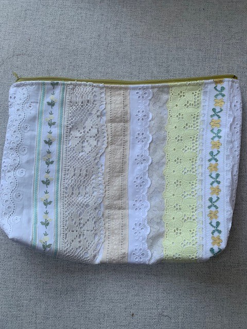 Toilettasje / etui gemaakt van vintage kant en band - 153368 Toilettasje / etui gemaakt van vintage kant en band