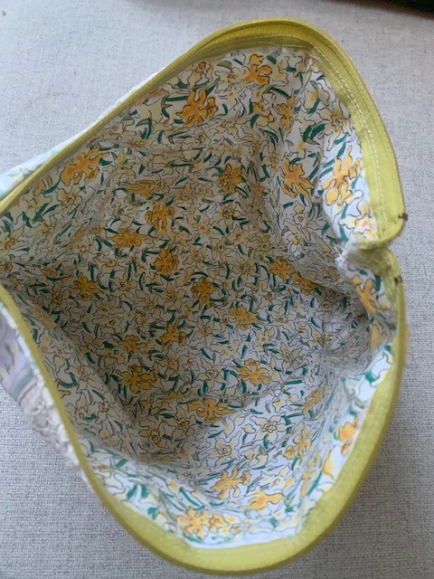 Toilettasje / etui gemaakt van vintage kant en band - 153371 Toilettasje / etui gemaakt van vintage kant en band