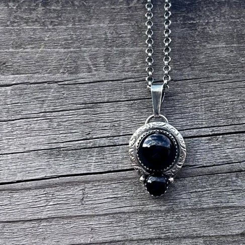 Handgemaakte zilveren hanger met onyx