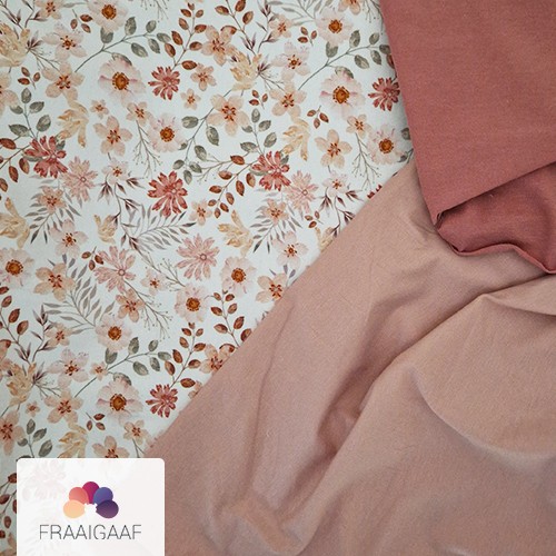 Vlaggenlijn Peachy Blossom - Double Pink | Pastel kleur (Roze / Beige / Neutraal / Aarde tinten) met bloemen slinger met driehoek vlaggetjes gemaakt van stof