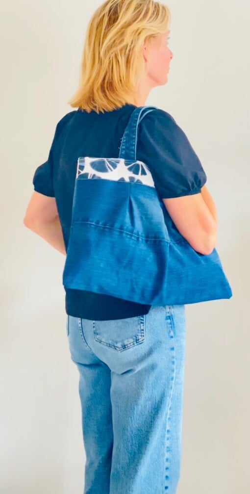Originele en duurzame schoudertas met plooien – handgemaakt in ecru, denim of streep