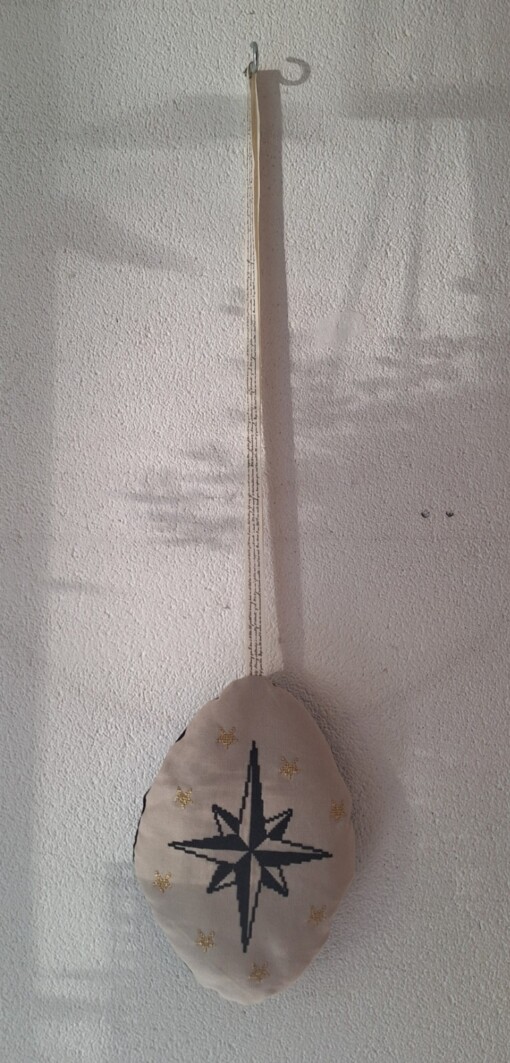 Geborduurde hanger gevuld met lavendel