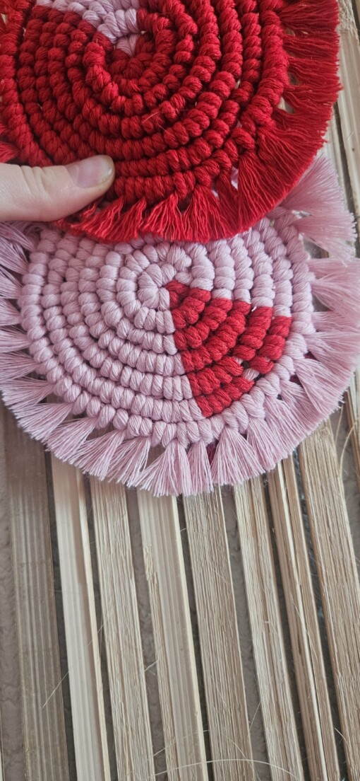 Gehaakte hartjes macrame onderzetter
