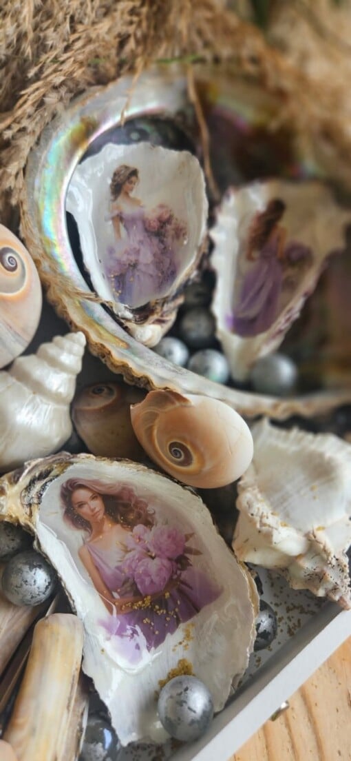 Vrouw met bloemen in oester
