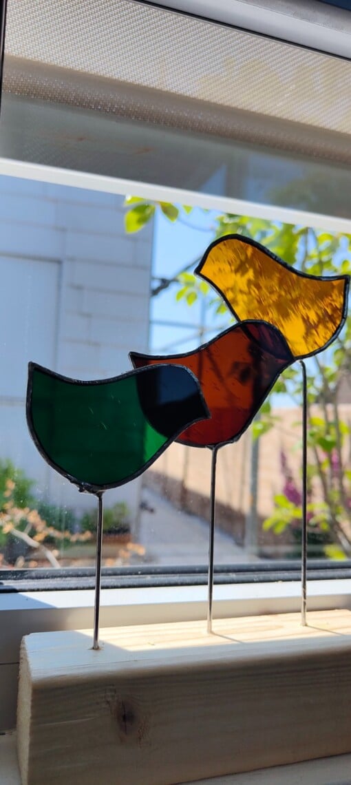 "Vrolijke fluiters". Glas in lood/Tiffany  3 vogels per set. 2 sets. Interieur object. Uniek