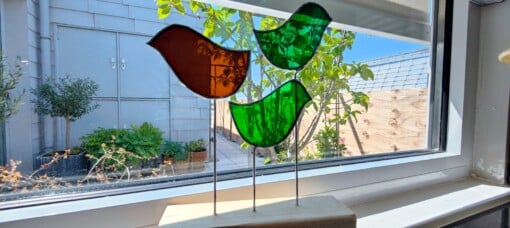 "Vrolijke fluiters". Glas in lood/Tiffany  3 vogels per set. 2 sets. Interieur object. Uniek