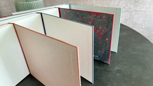 Foto album met linnen omslag in cerise kleur, handgemaakt
