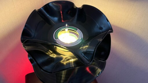 Tafellamp  "Wagner" ge-upcycled van oude LP's en CD's